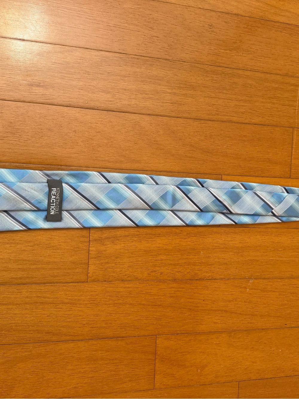Kenneth Cole Reaction Men's 100% Silk Blue Gray & White Plaid Dress Tie - Picture 5 of 6